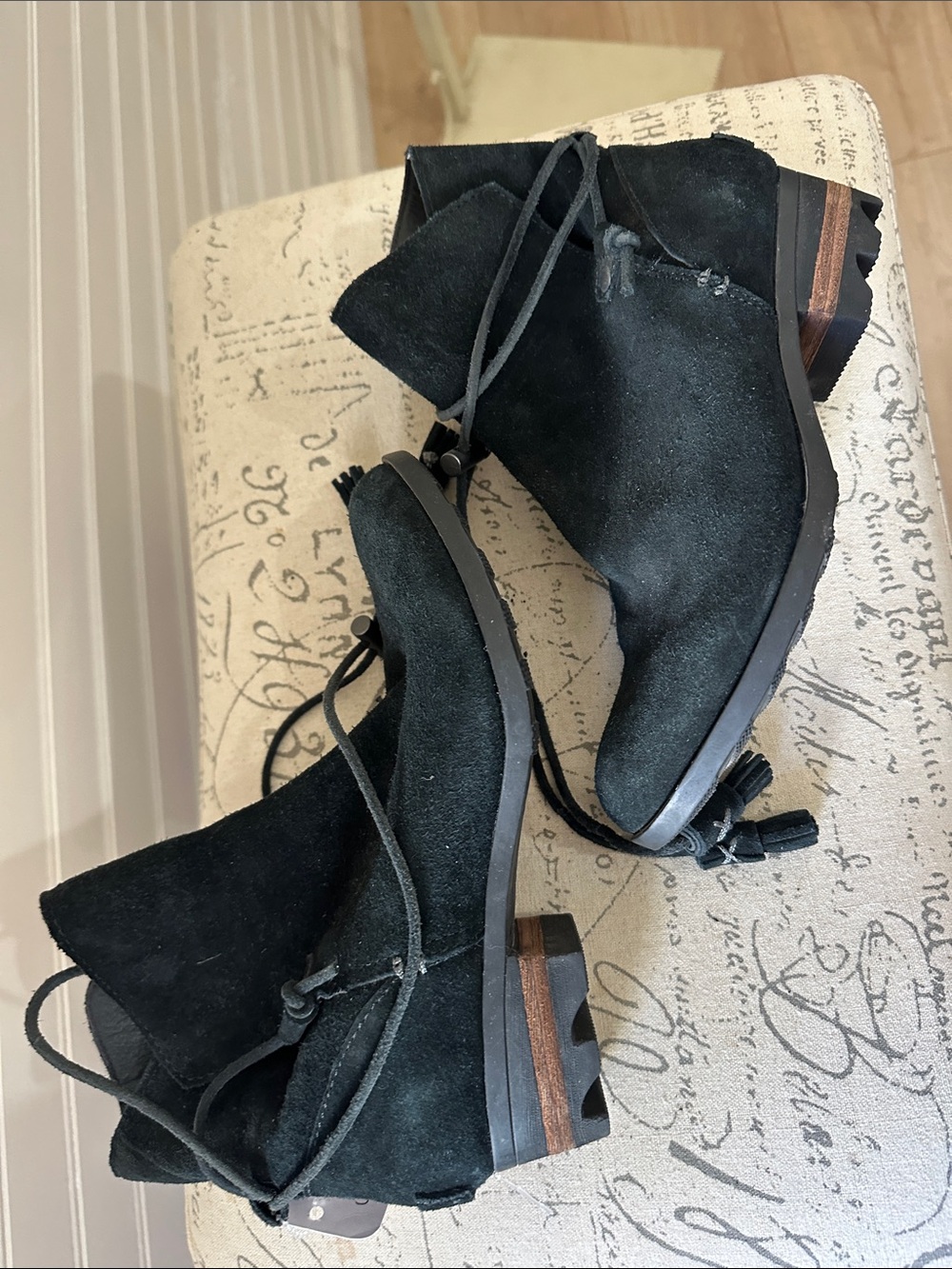 Sorel Black Suede Ankle Boots with Tassel 6.5